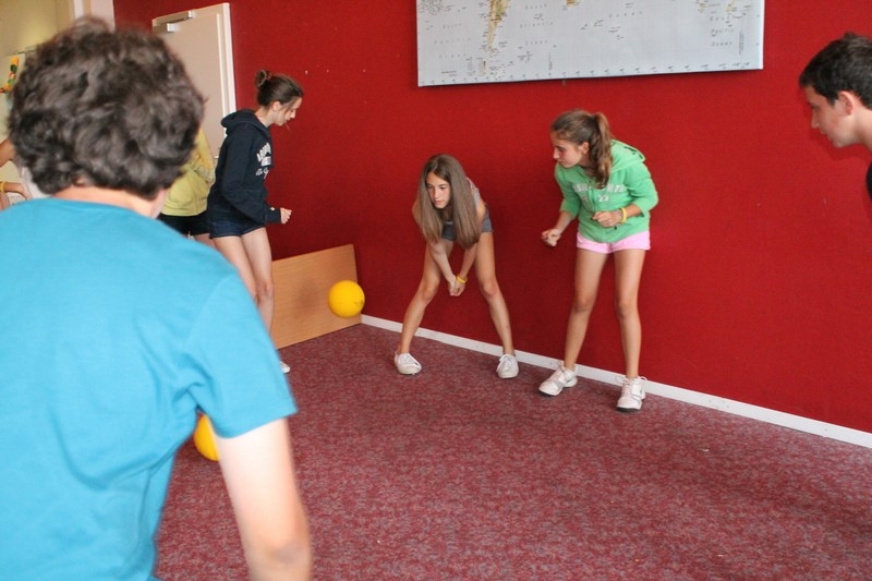 Village Camps International Summer Camp Leysin, Switzerland 2025-08-09 https://www.villagecamps.com/journals_admin/images/698-34-yellowevening (35).jpg